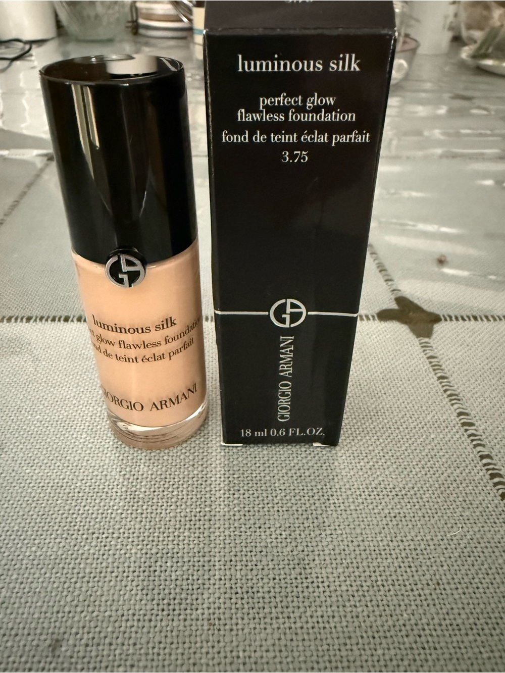 New in Box Giorgio Armani Luminous Silk Foundation - 3.75